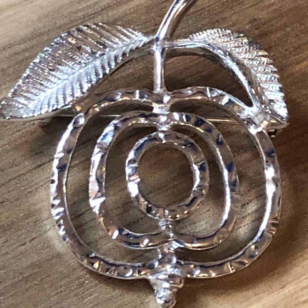 SARAH COVENTRY -‎ Vintage Marked Silver Tone Saucy Apple Brooch Pin - 70’s